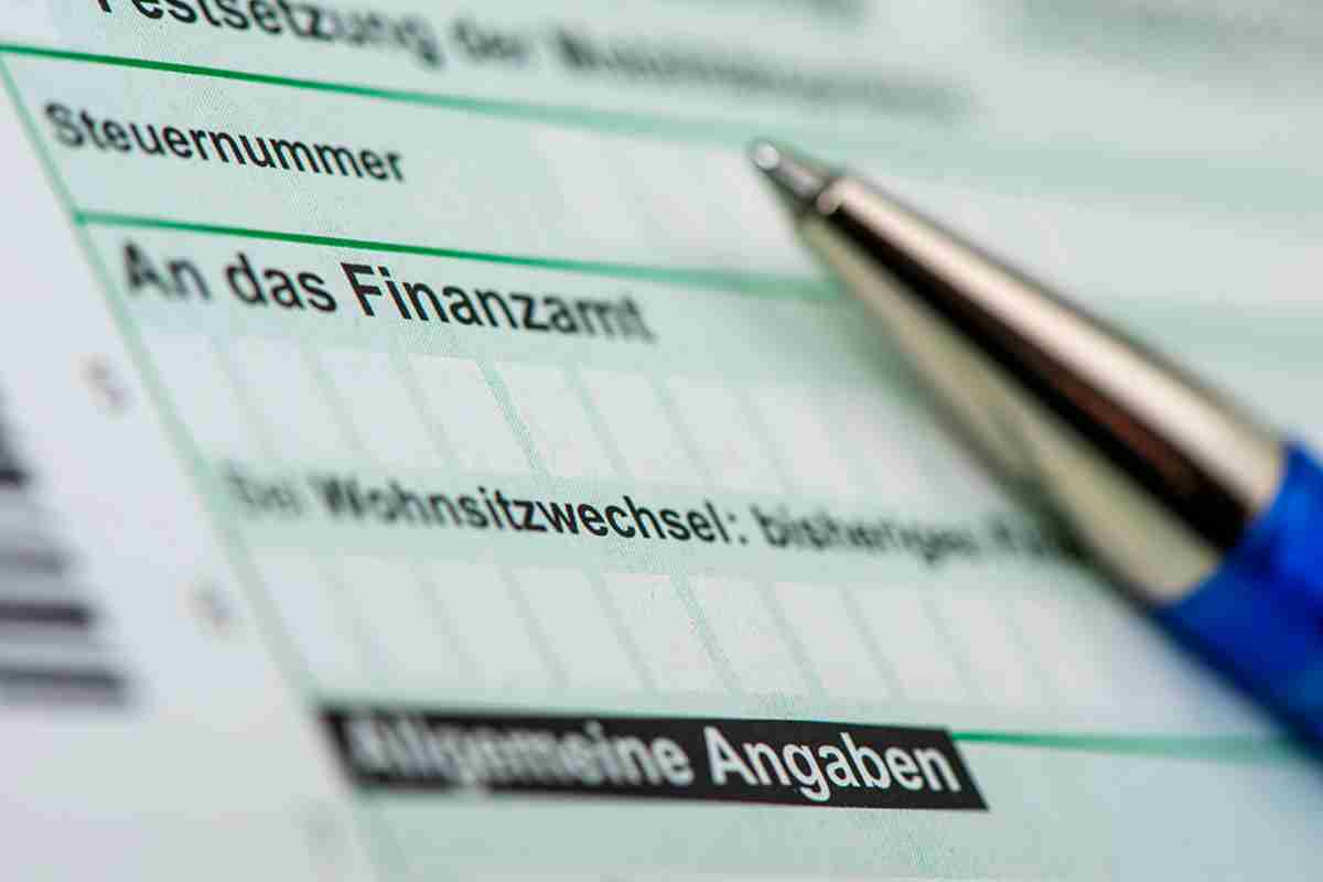 Formular und Kugelschreiber